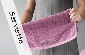 Serviette publicitaire personnalisée avec logo pour entreprise et association à prix discount 